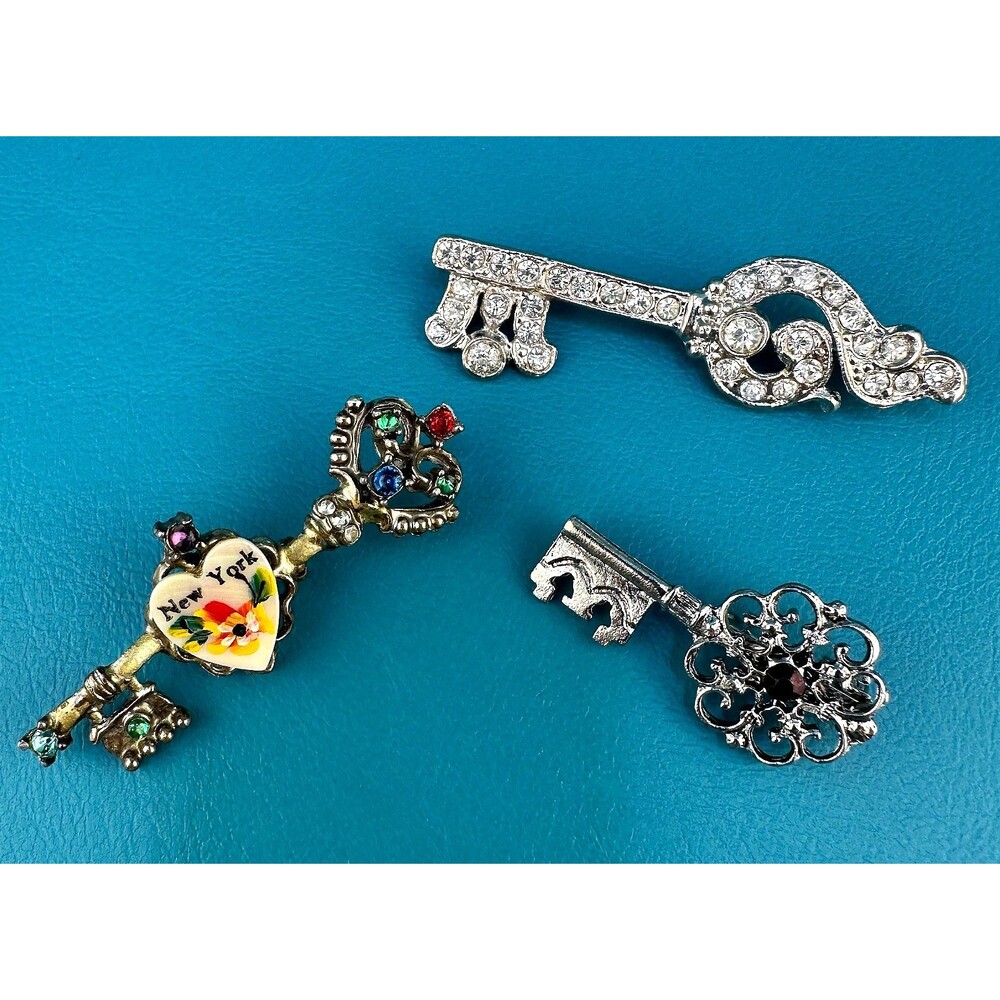 Vintage Skeleton Key Brooch Lot Rhinestone MOP Heart Pot Metal Silver Gold Tone